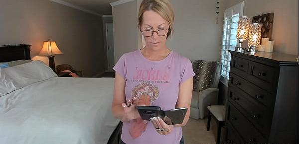  Milf Camgirl Jess Ryan Gives An Honest Dick Rating for Mr Thick